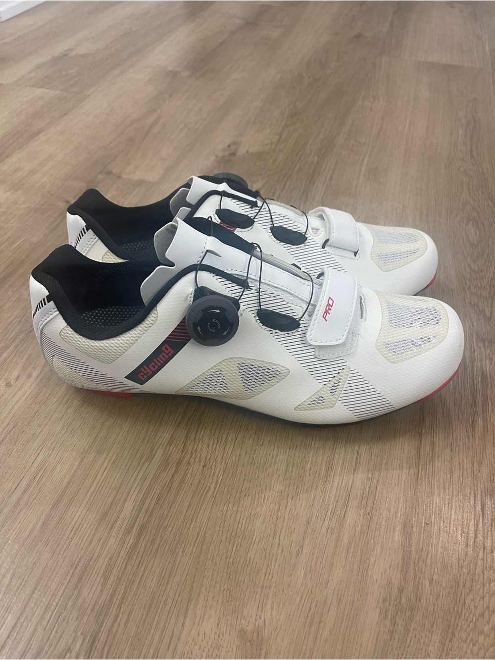 Kushike White Athletic Cycling Shoes with Dial Closure